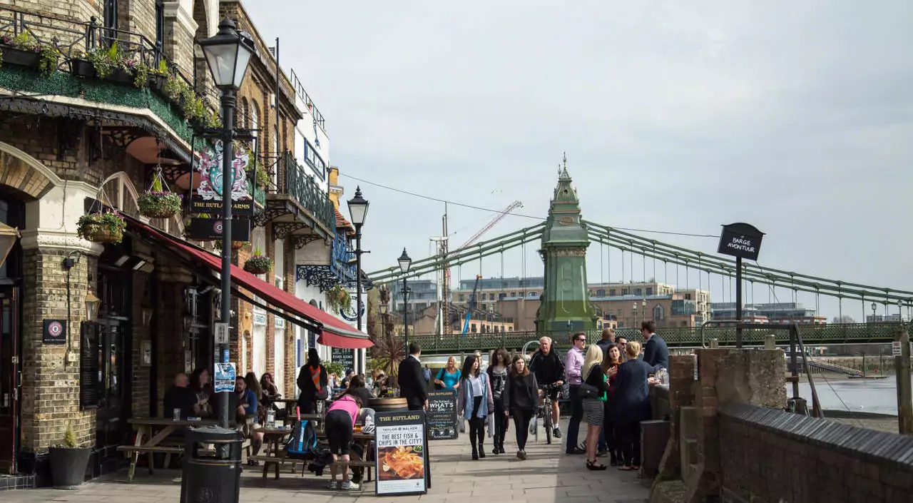 Hammersmith Bridge - London - Man and Van Hammersmith Bridge - London - Man and Van