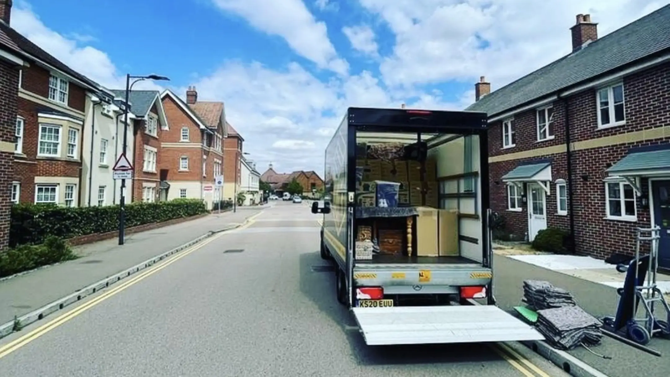Luton removals van in Milton Keynes luton-removals-van-milton-keynes